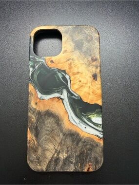 NWOT Carved Traveler iPhone 13/14 Live Edge Phone Cases Real Wood Resin MagSafe